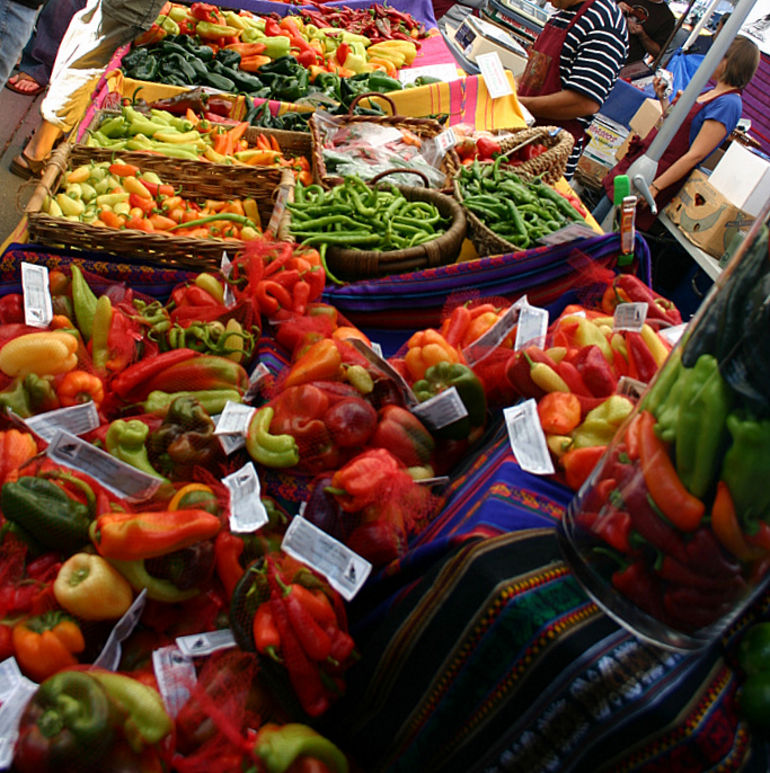 43300163-farmers_market_stand_1
